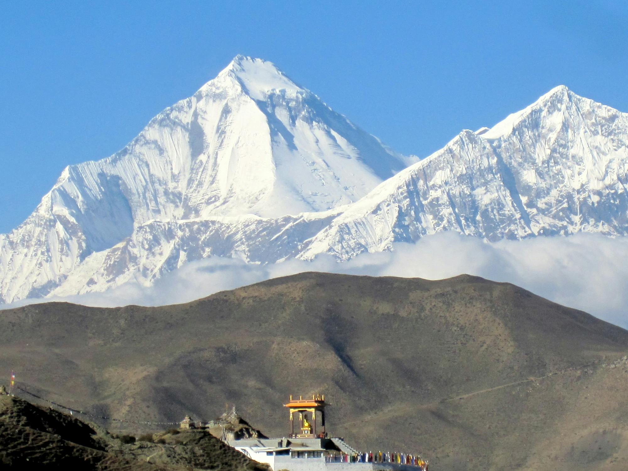 Dhaulagiri mountain with monastery in the background (wikimedia commons by picasa)