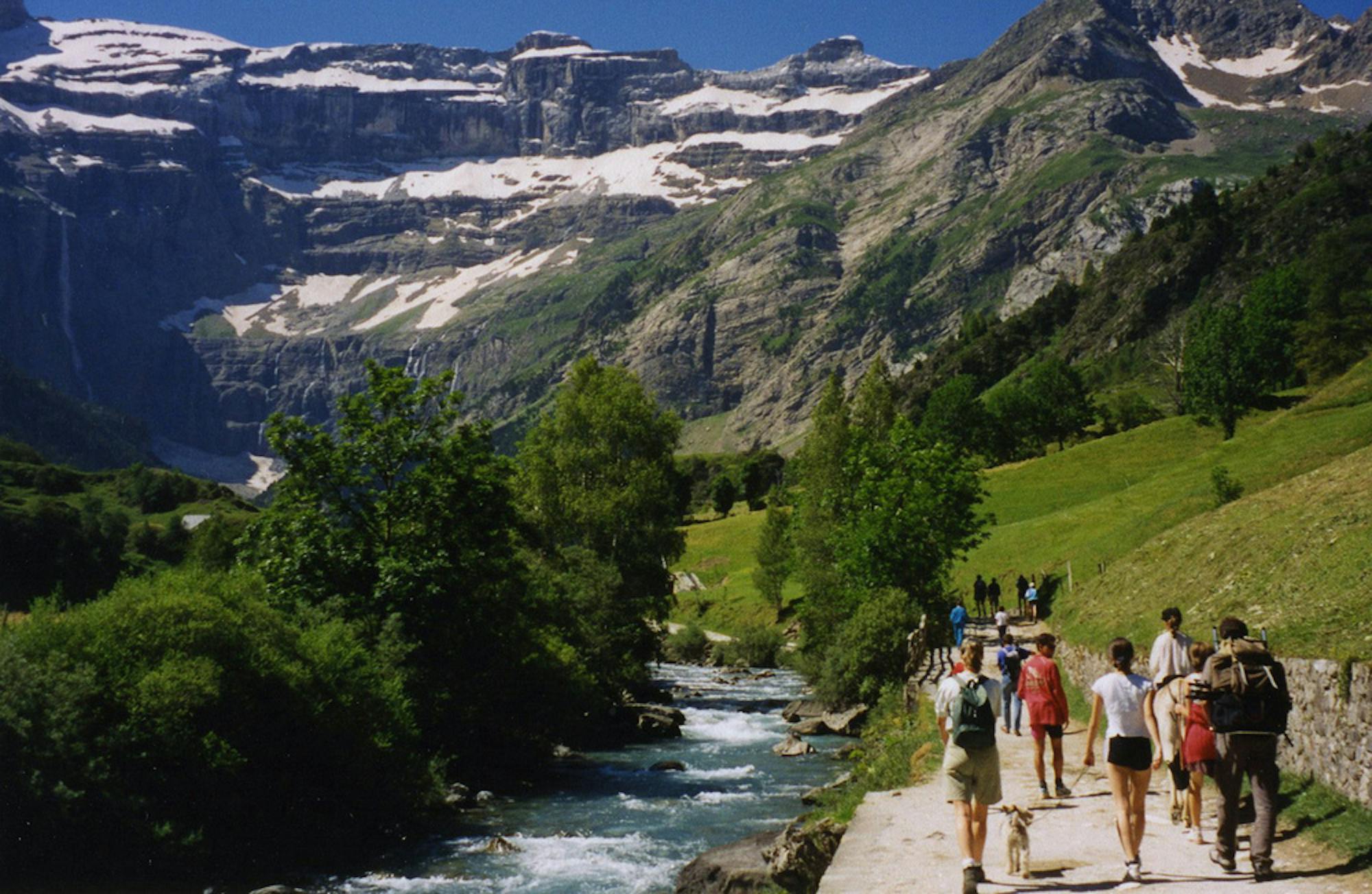 Cirque de Gavarnie, Pyrenes, France - panoramio (wikimedia commons)