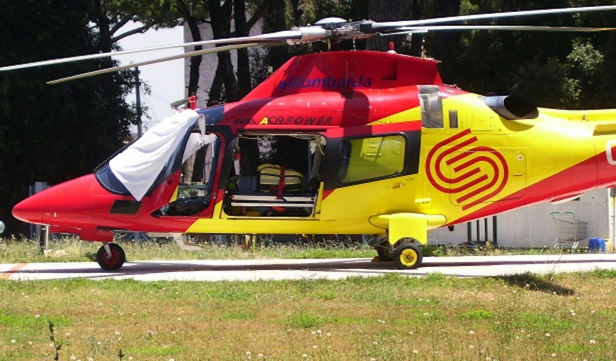 helicopter rescue (free stock photo)