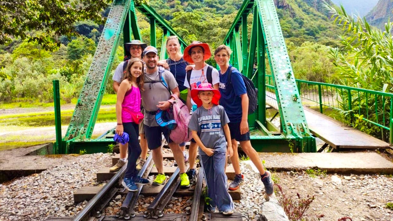 family on inca trail jungle trek