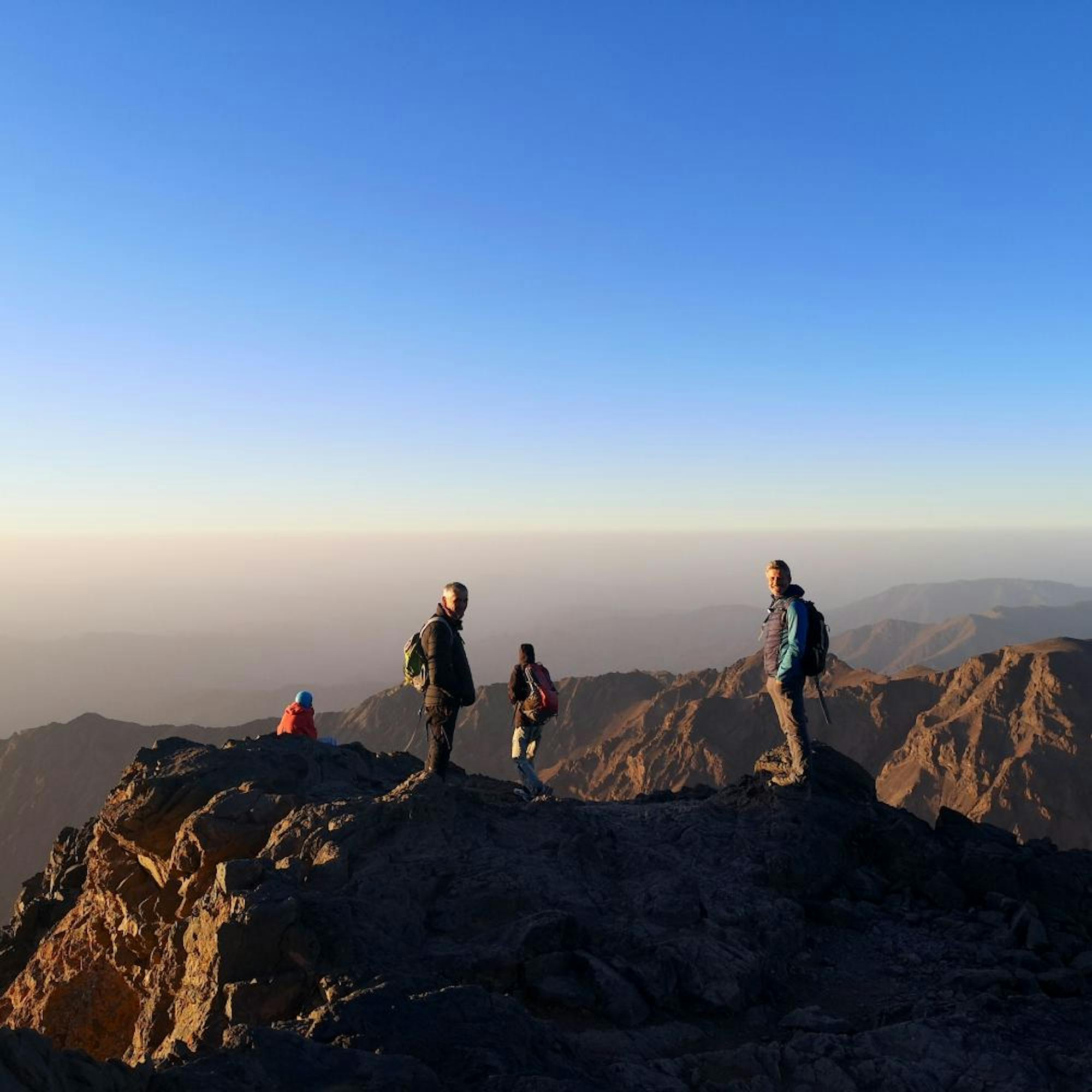 ridge toubkal hikers mountains