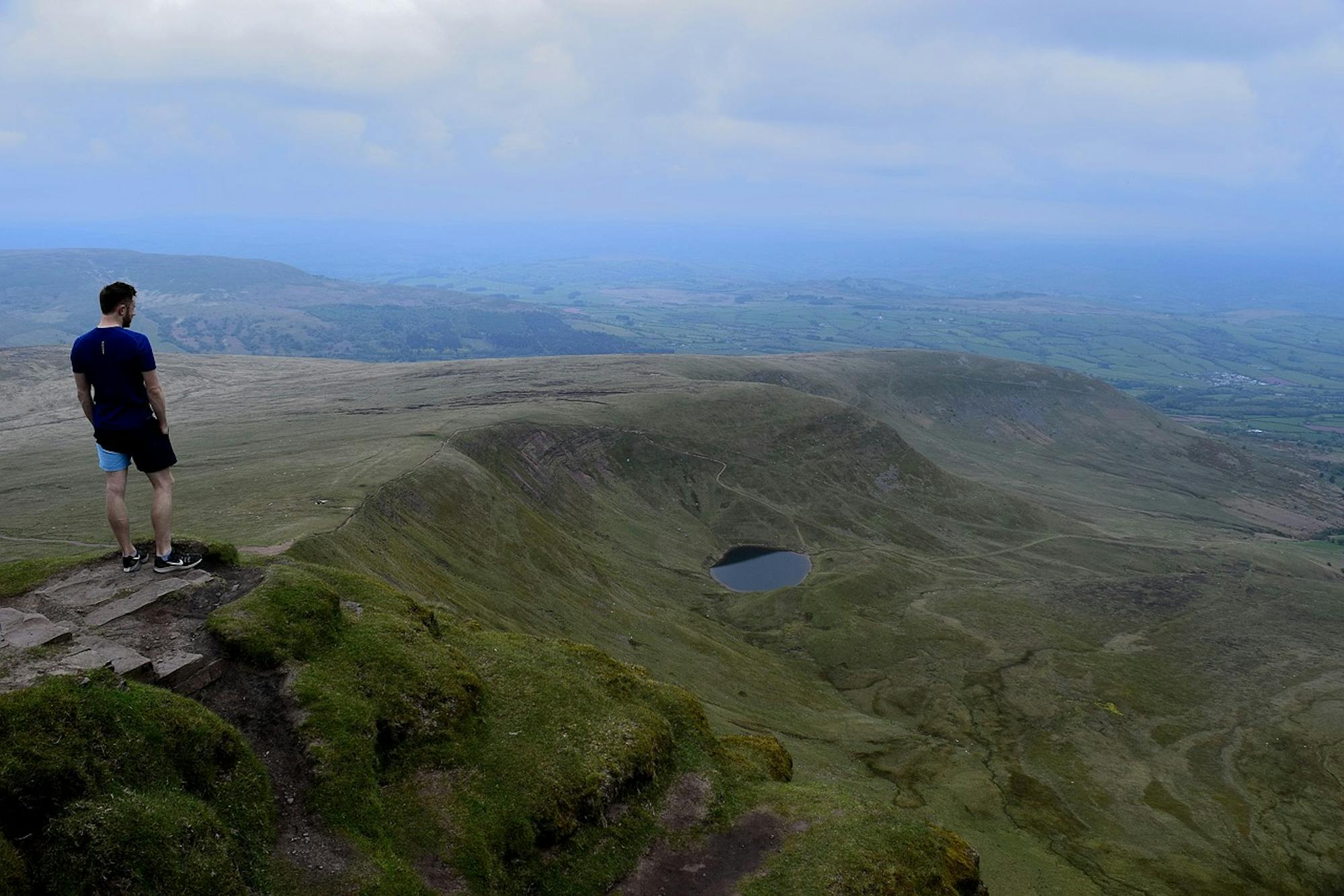 needpix - pixabay - iankelsall1 - hiker on snowdon