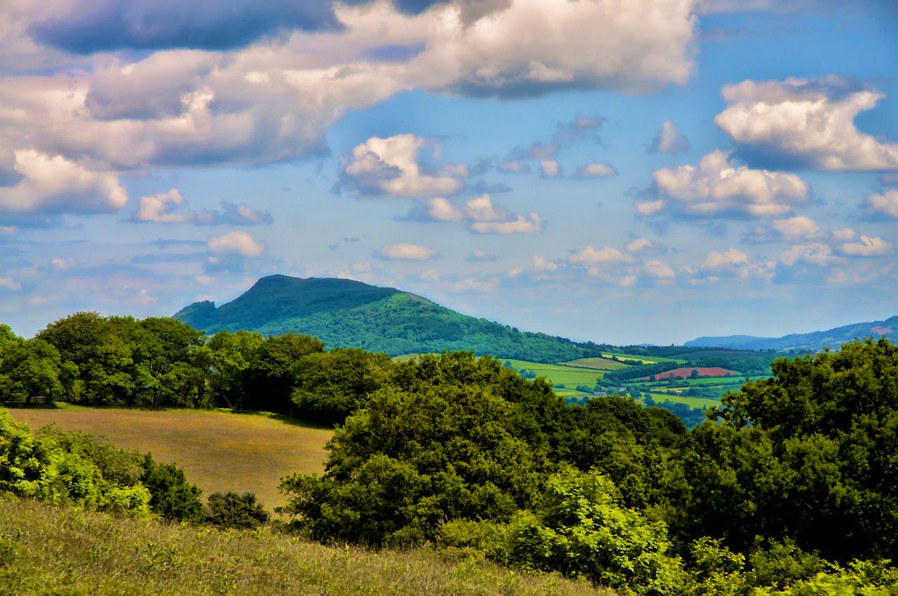 pixabay-128801-skirrid-mountain