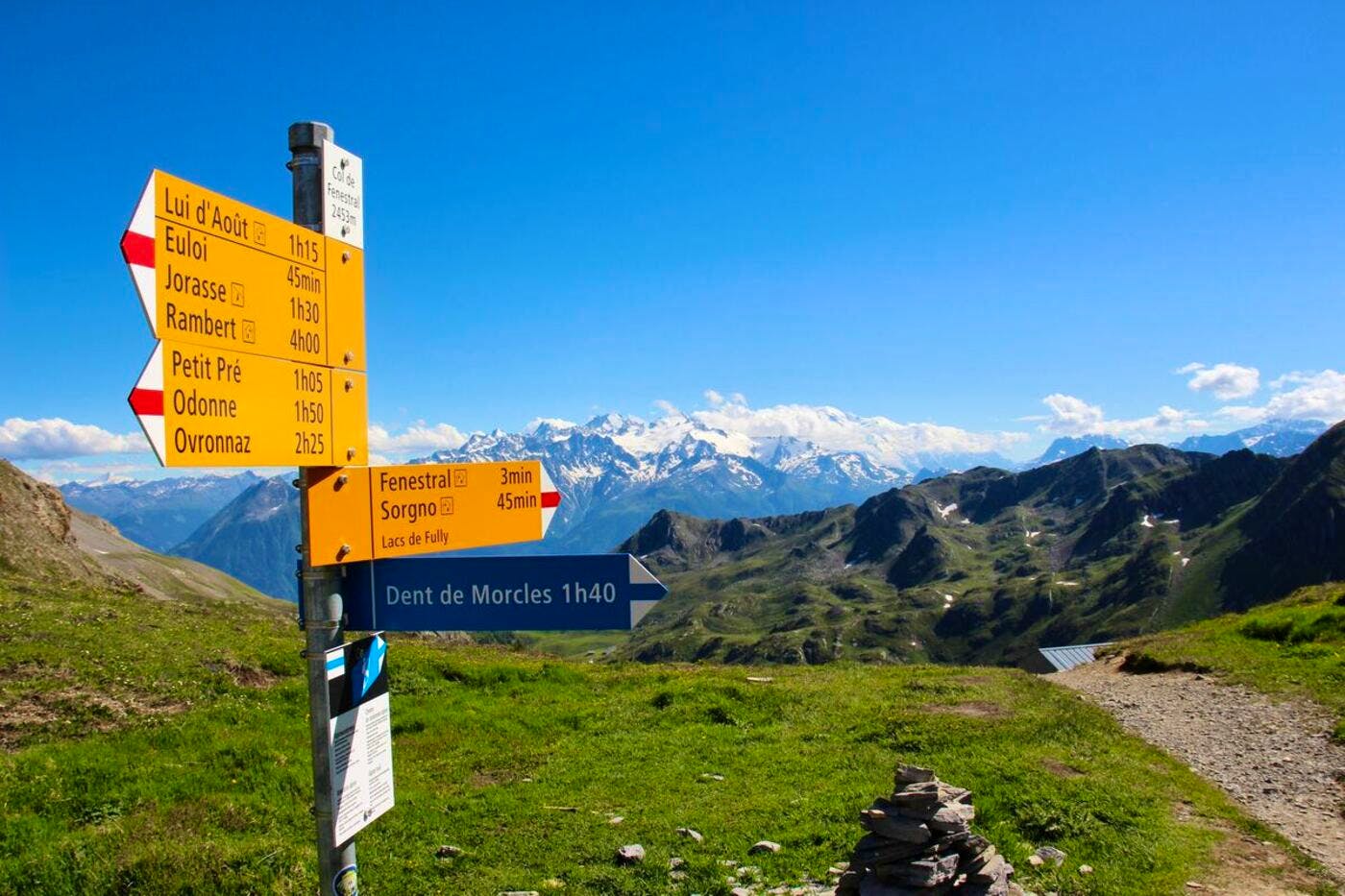 well-marked swiss hiking trails
