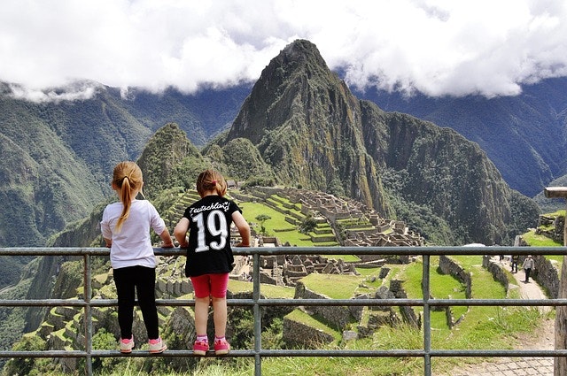 pixabay-roses street-children-at-machu-picchu