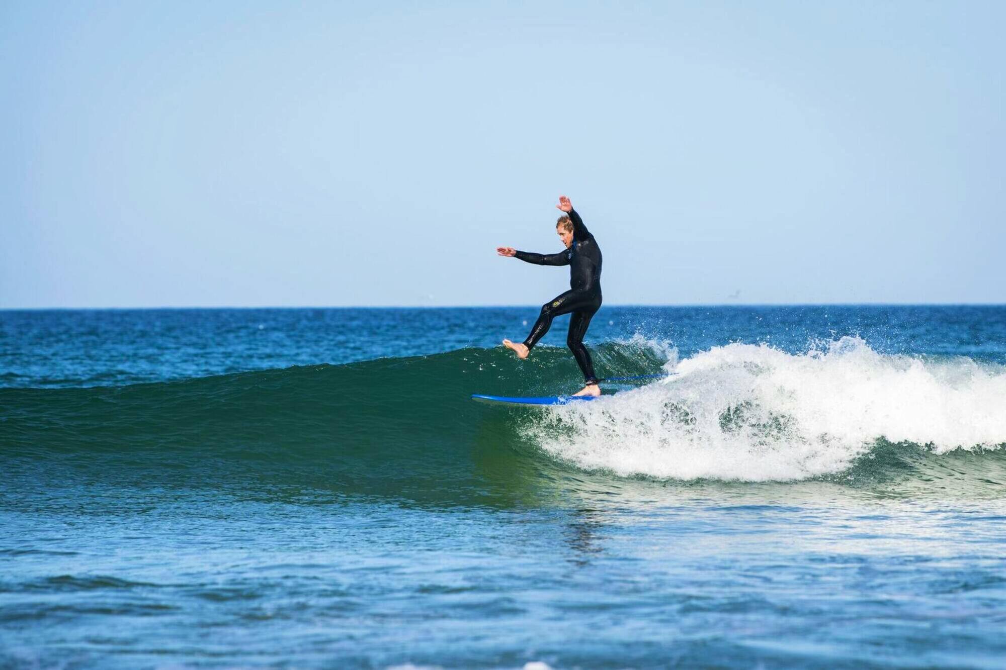 beginner-friendly waves at Fistral