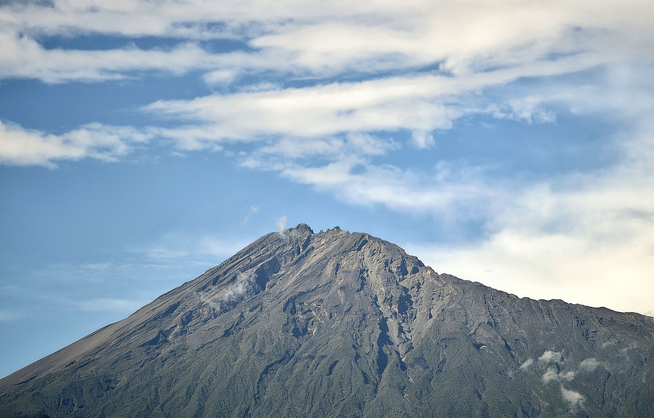 pixabay-goyaale-mount-meru
