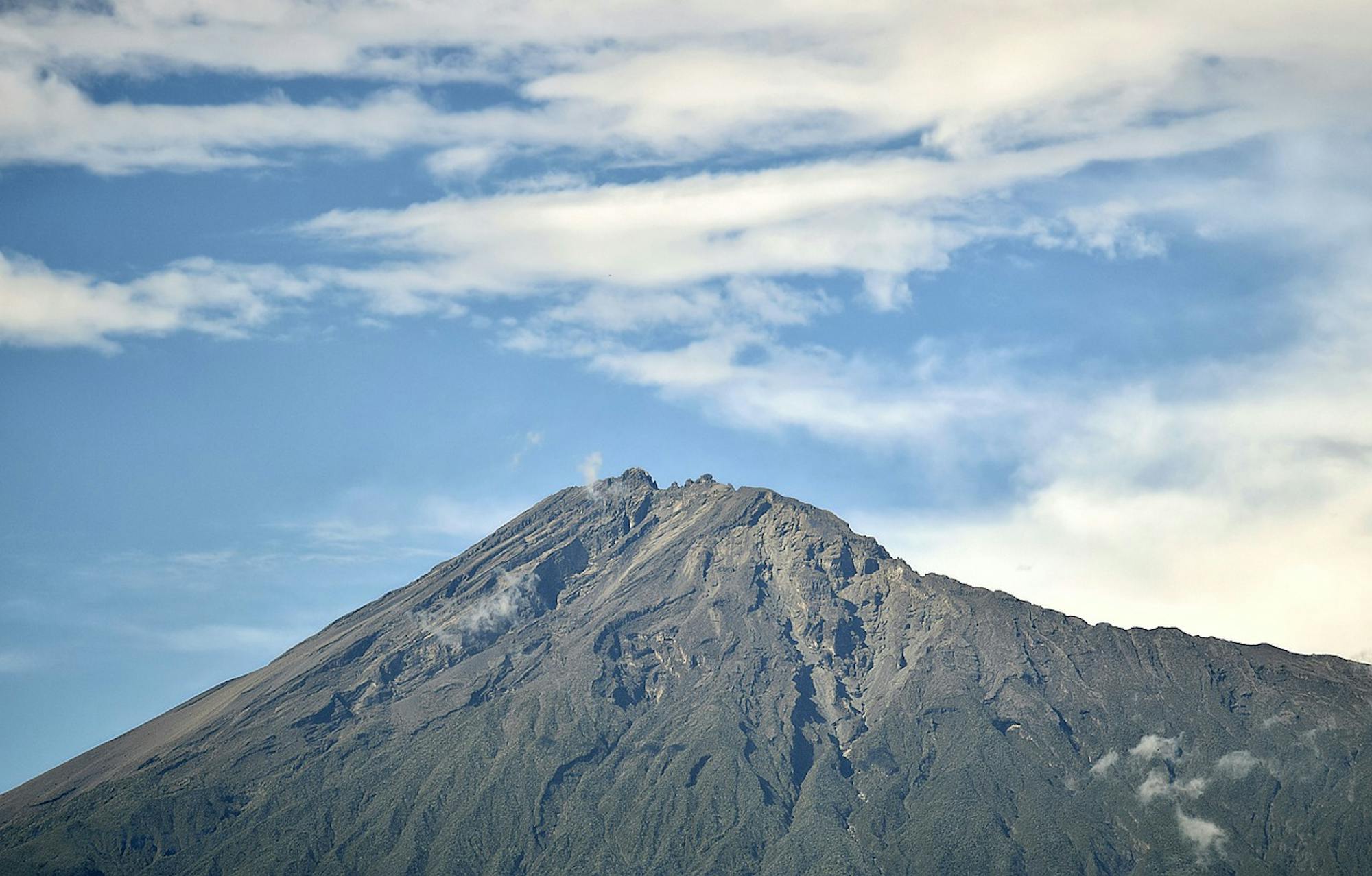 pixabay-goyaale-mount-meru