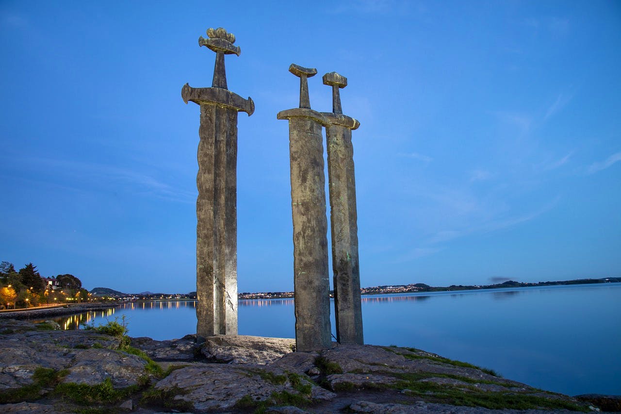 pixabay-jbaylis-three-swords-monument-stavanger-norway