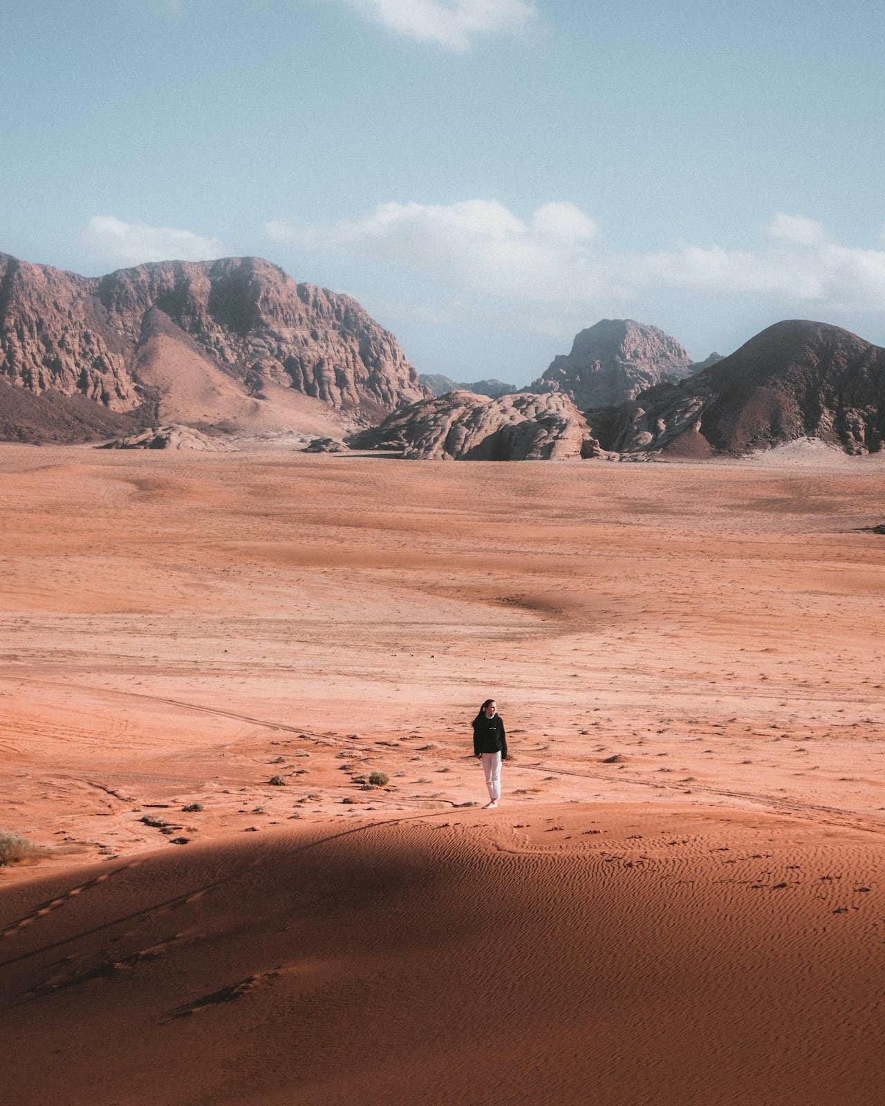 pexels-dajana-reçi-hiking-through-wadi-rum