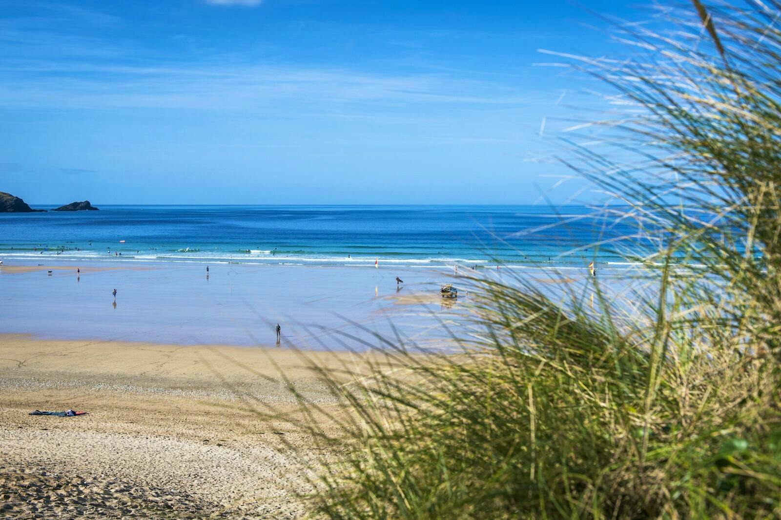 beginner-friendly waves at Fistral