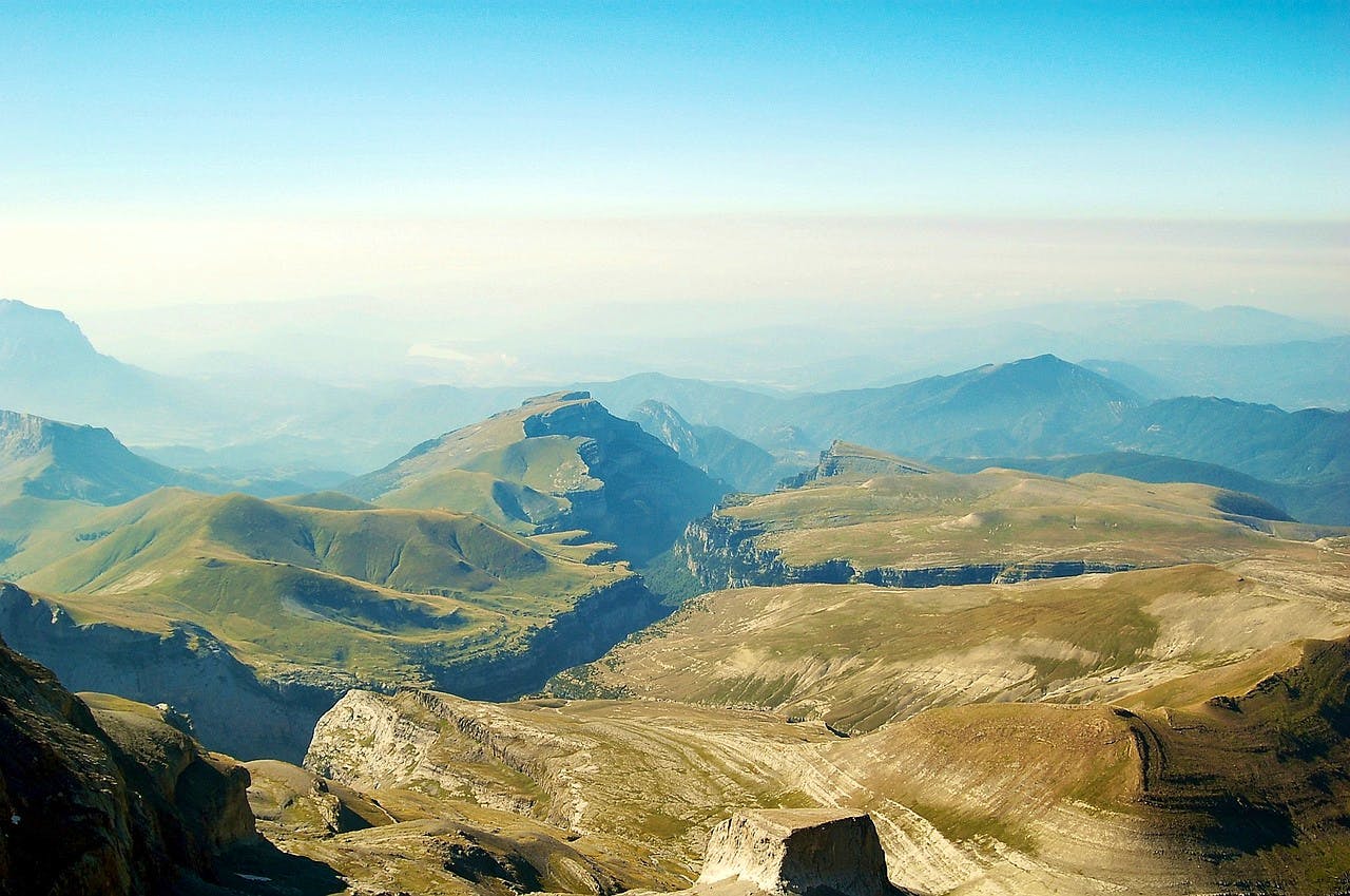 pixabay-makunin-monte-perdido-summit